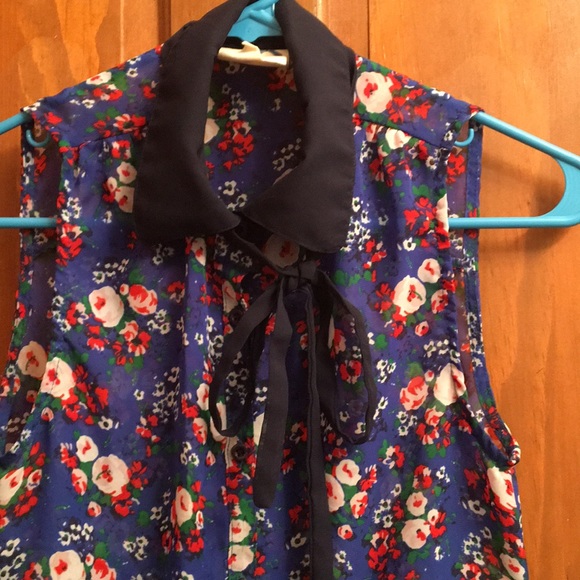 Bundle! 2 Tommy girl spring tops - Picture 5 of 14